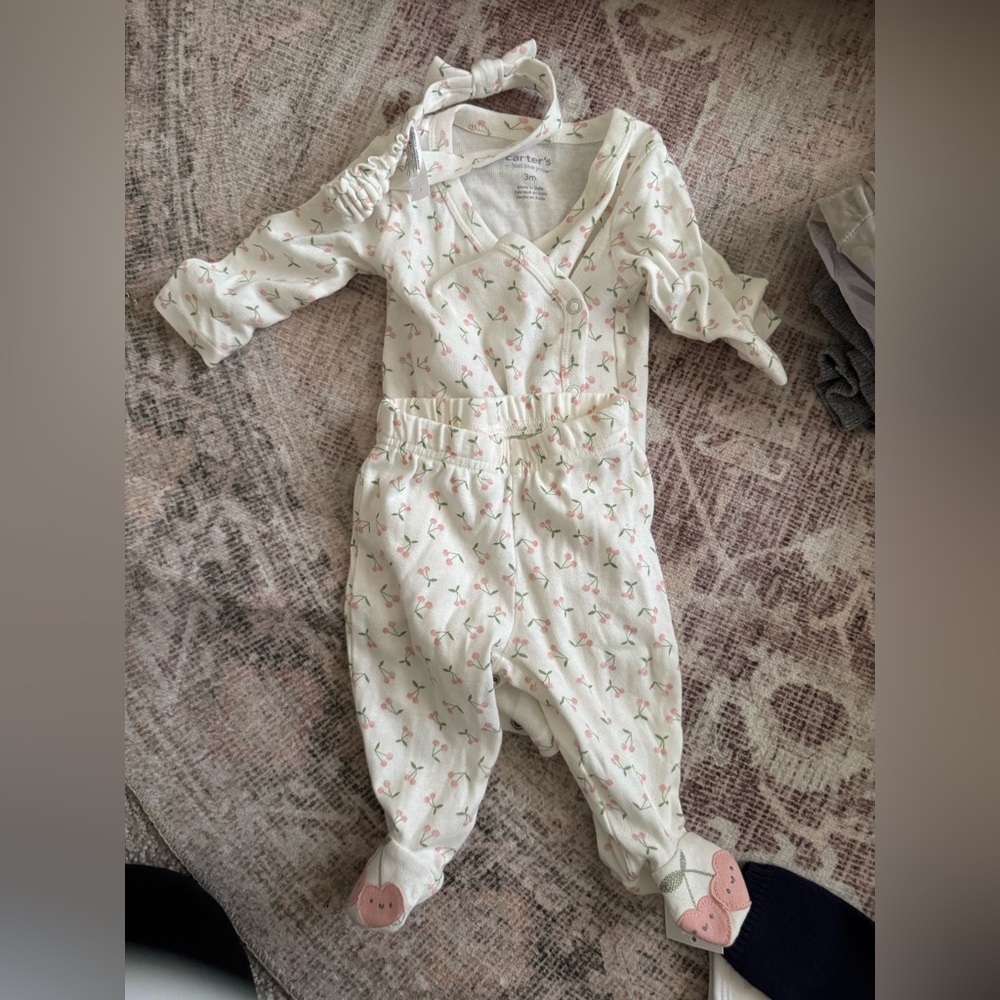 Carter’s outfit baby girl, three month